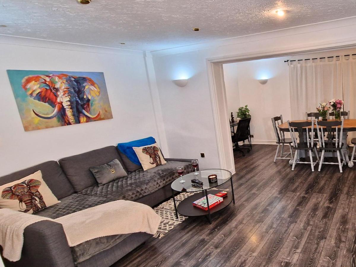 Spacious & Comfy Home- Very Close To Nec Birmingham ,Hs2 & Airport- Perfect For Contractors & Groups- Free Parking & Fast Wifi Marston Green Екстер'єр фото