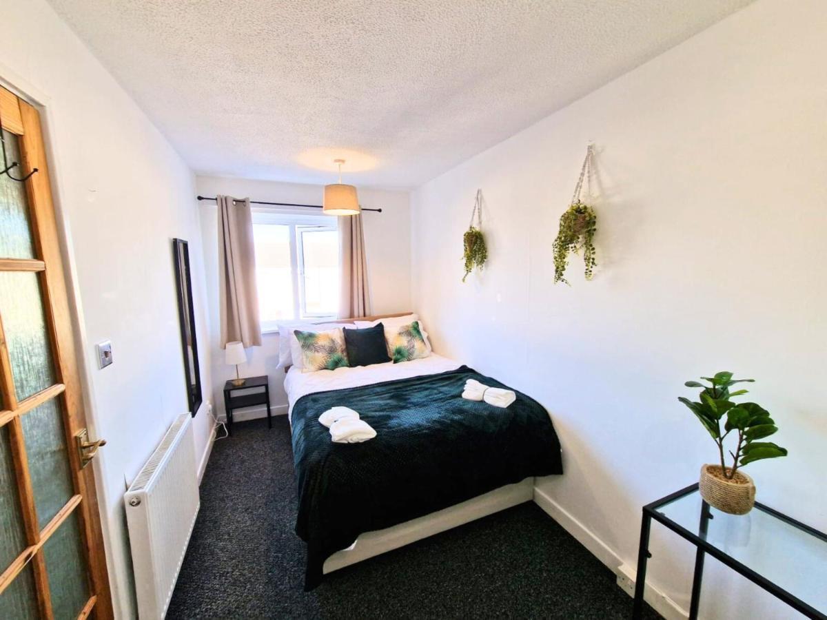 Spacious & Comfy Home- Very Close To Nec Birmingham ,Hs2 & Airport- Perfect For Contractors & Groups- Free Parking & Fast Wifi Marston Green Екстер'єр фото