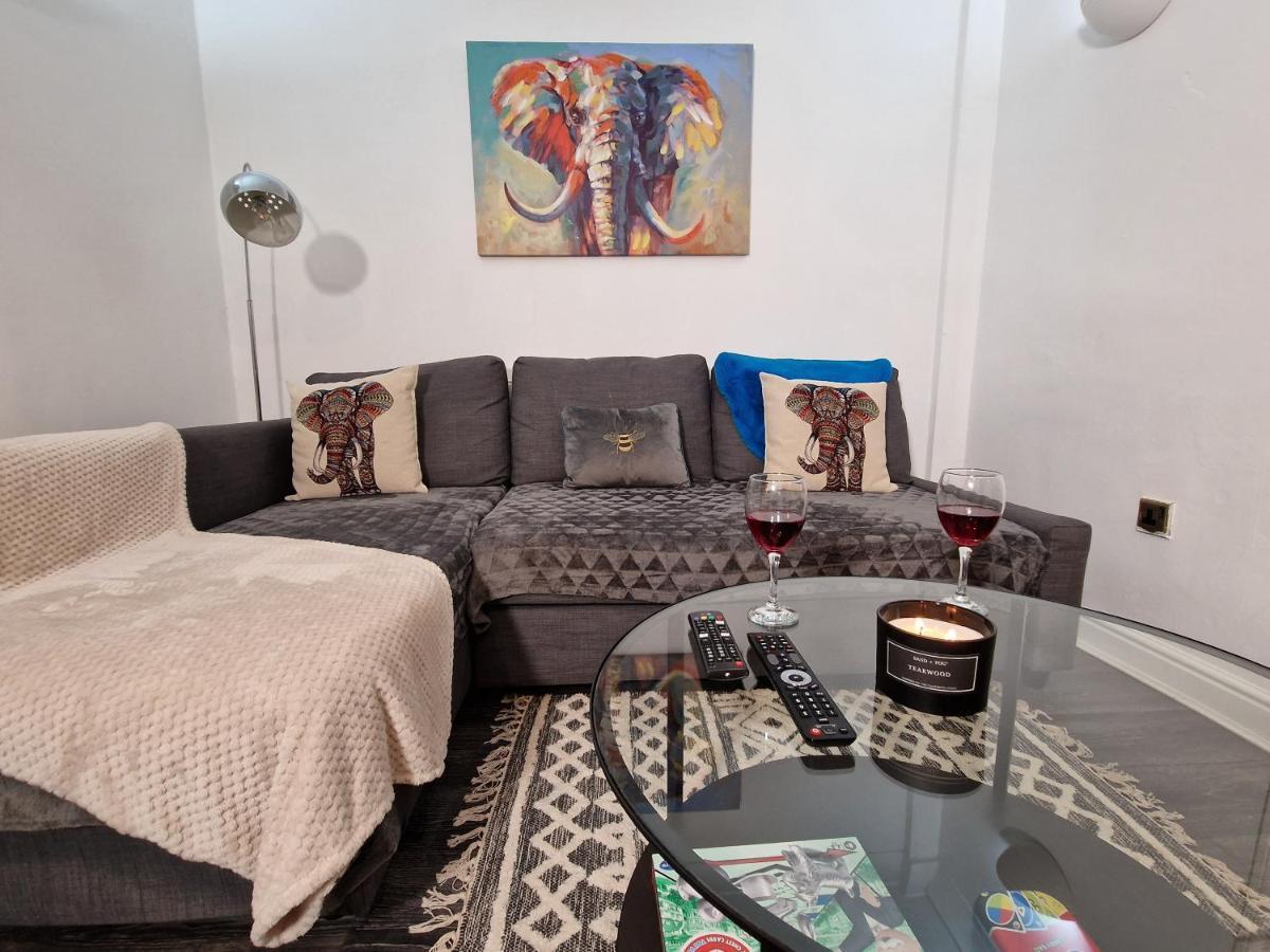 Spacious & Comfy Home- Very Close To Nec Birmingham ,Hs2 & Airport- Perfect For Contractors & Groups- Free Parking & Fast Wifi Marston Green Екстер'єр фото