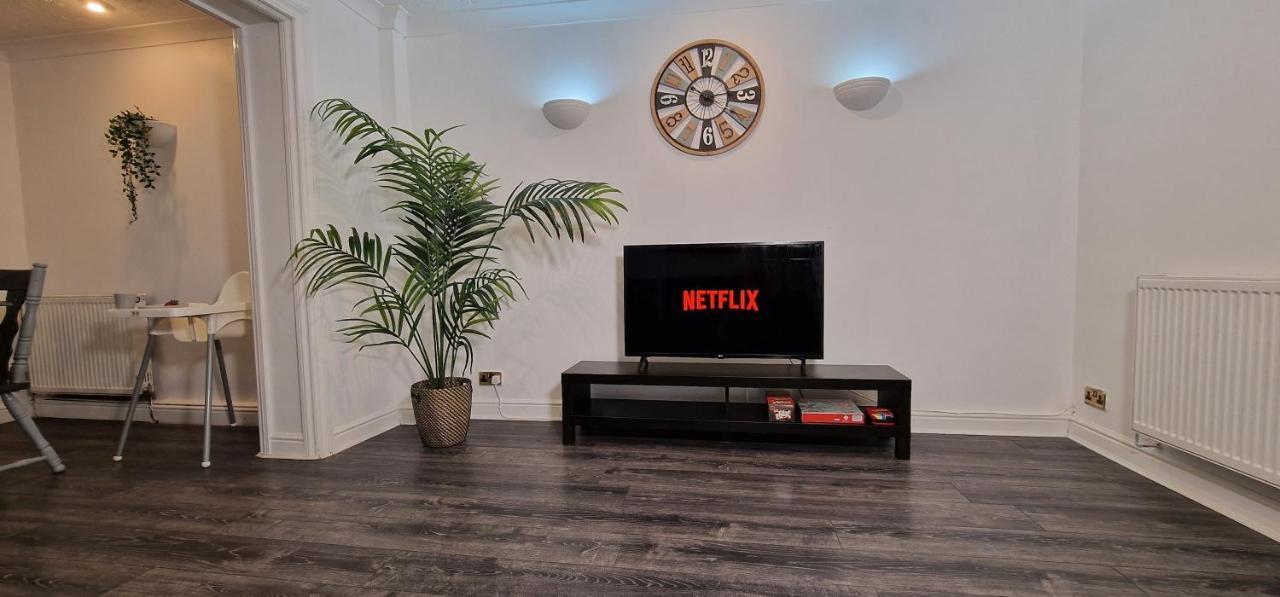 Spacious & Comfy Home- Very Close To Nec Birmingham ,Hs2 & Airport- Perfect For Contractors & Groups- Free Parking & Fast Wifi Marston Green Екстер'єр фото